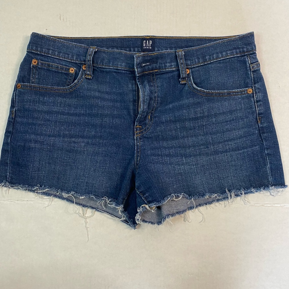 Gap cutoff frayed hem shorts size 30
